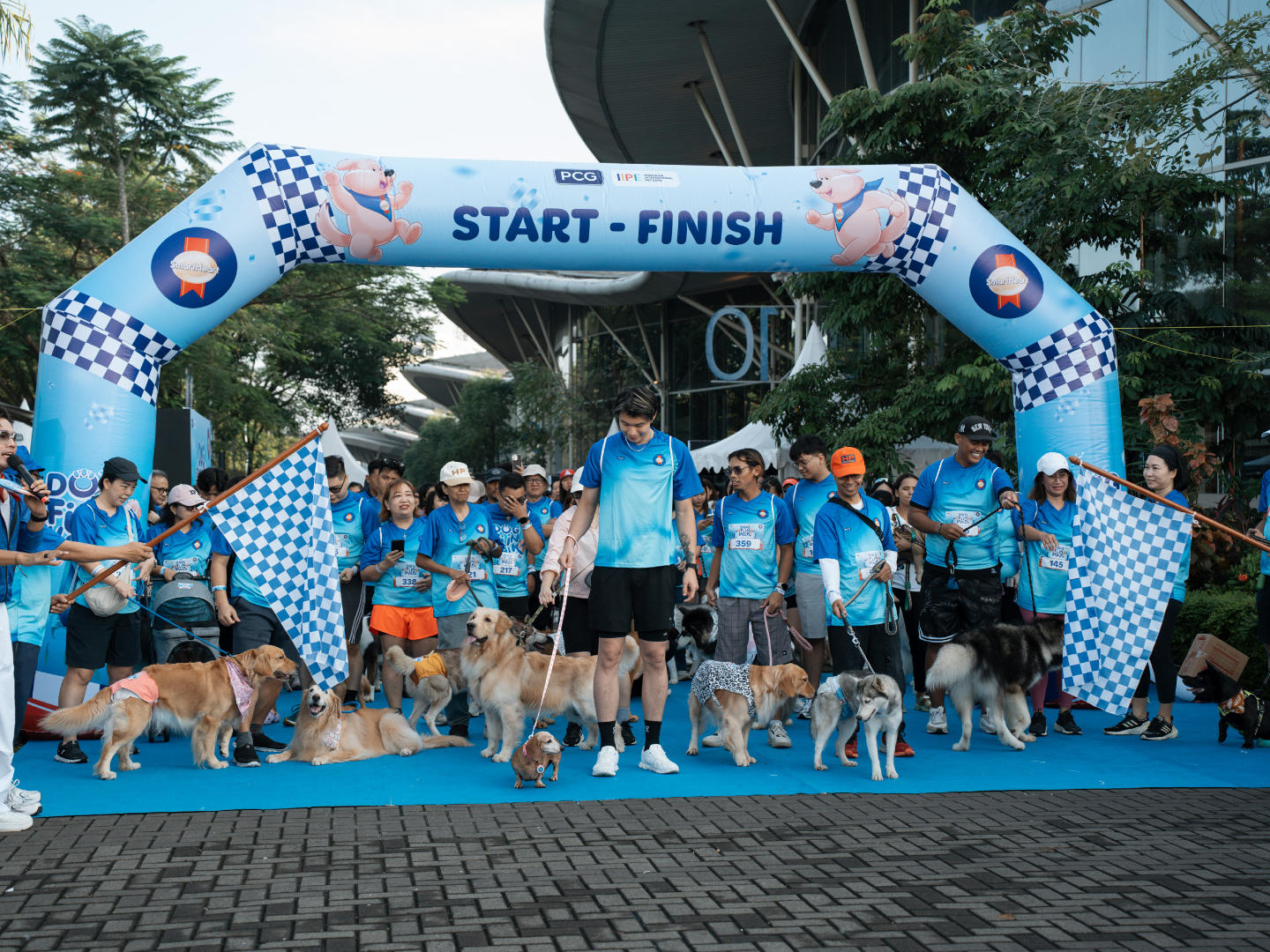 Crowd pengunjung di area utama IIPE 2025