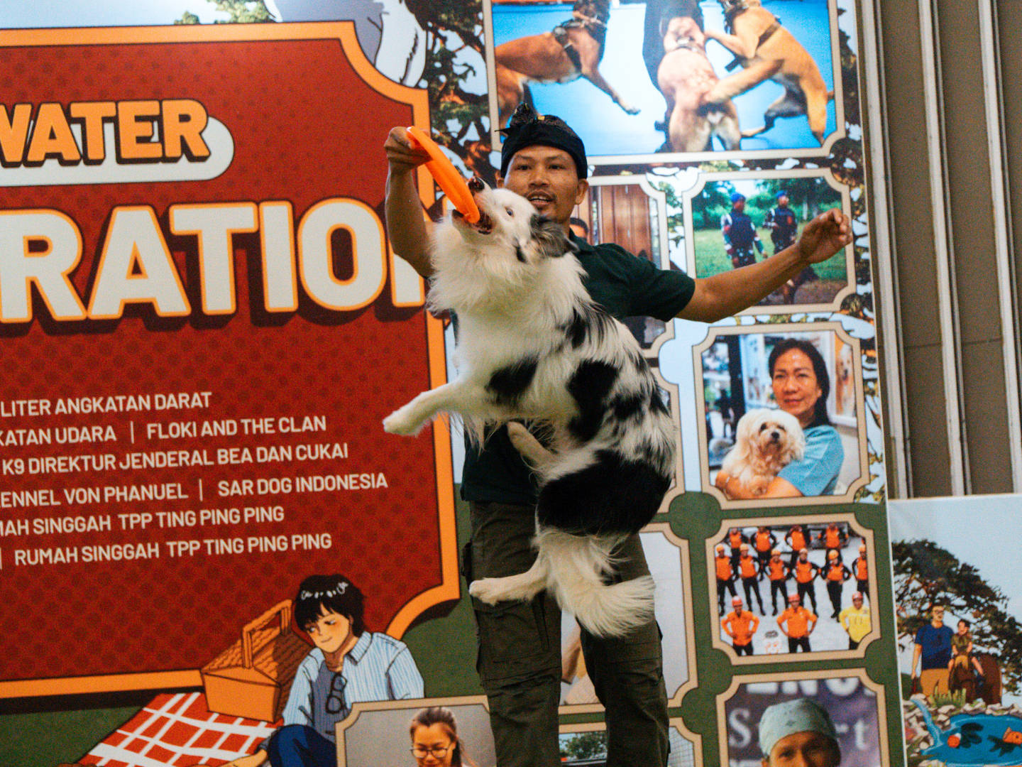 Tampilan wide hall yang ramai oleh pengunjung dan exhibitor